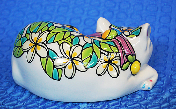 九谷焼「眠り猫 プルメリア」糠川孝之作 a05 民芸品 工芸品 インテリア 