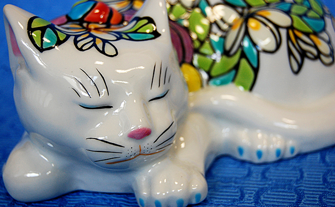 九谷焼「眠り猫 プルメリア」糠川孝之作 a05 民芸品 工芸品 インテリア 