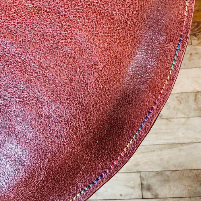 67-8 【年内配送12月15日入金まで】国産牛革 レザークッション 座布団（ブラウン・レインボーステッチ） within2025