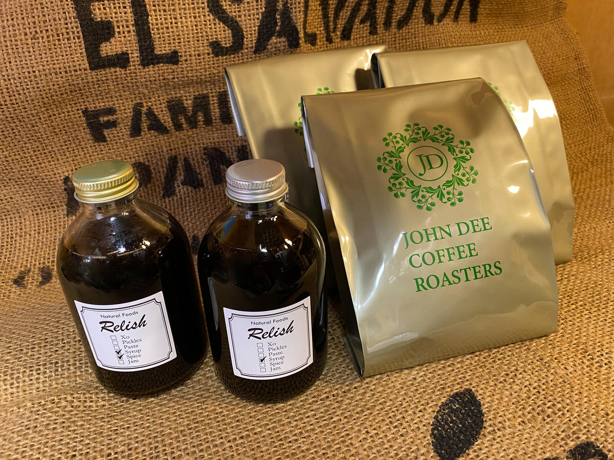 【豆】定期便【出荷日焙煎確約】オリジナルコーヒーシロップ2種（各300g）と店主が飲んで欲しい旬のコーヒー3銘柄（各150g）　合計450g 6ヶ月定期便中挽き（ペーパー用など）でお届け！ コーヒー豆 希釈用ドリンク 