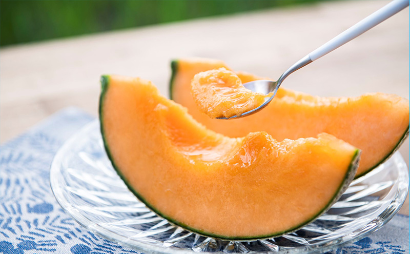 【食べ比べ定期便（2026年6～8月まで全4回）】ふらのメロン「陽 ～HARU～」大玉（2.3kg以上）×1玉（赤肉）×4種（くりす農園）