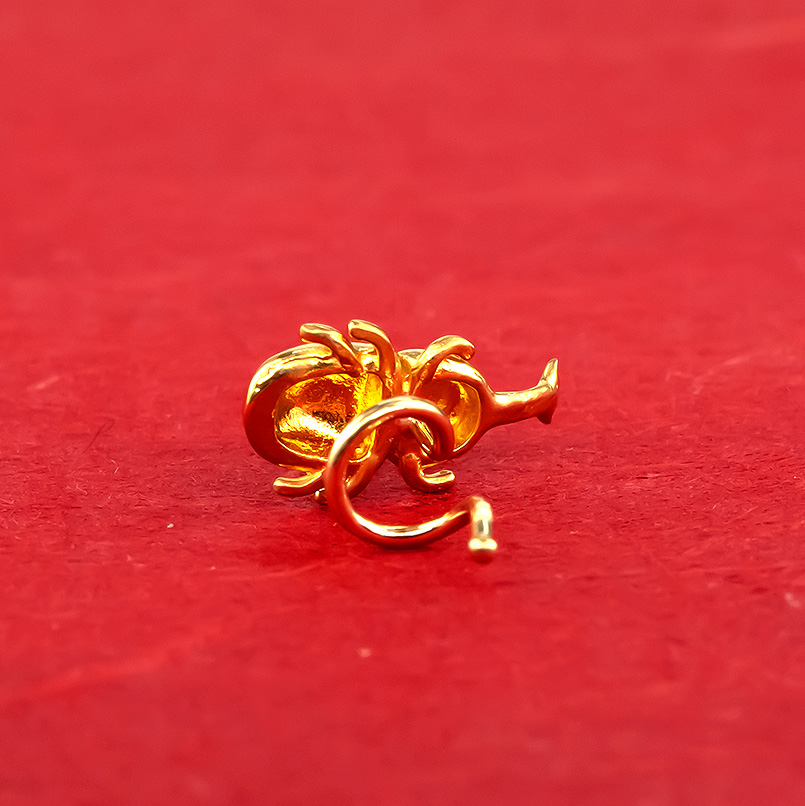 純金 ピアス カブトムシ 24金 片耳用 K18 昆虫 キャッチナッ