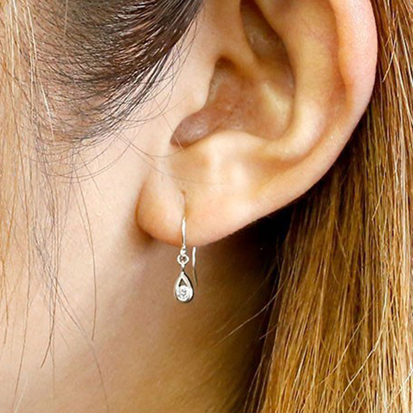プラチナ ピアス ダイヤモンド 0.1ct フックピアス ティアドロップ