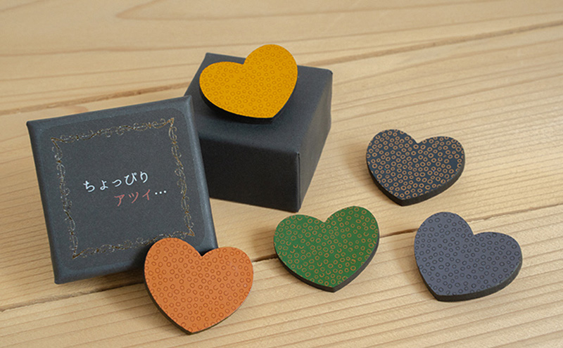 津軽塗 「ちょっぴりアツイ…」ブローチ No.1 