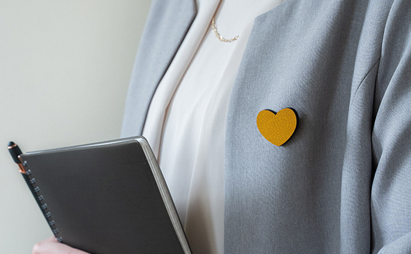 津軽塗 「ちょっぴりアツイ…」ブローチ No.3 