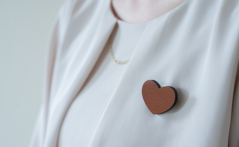 津軽塗 「ちょっぴりアツイ…」ブローチ No.5 