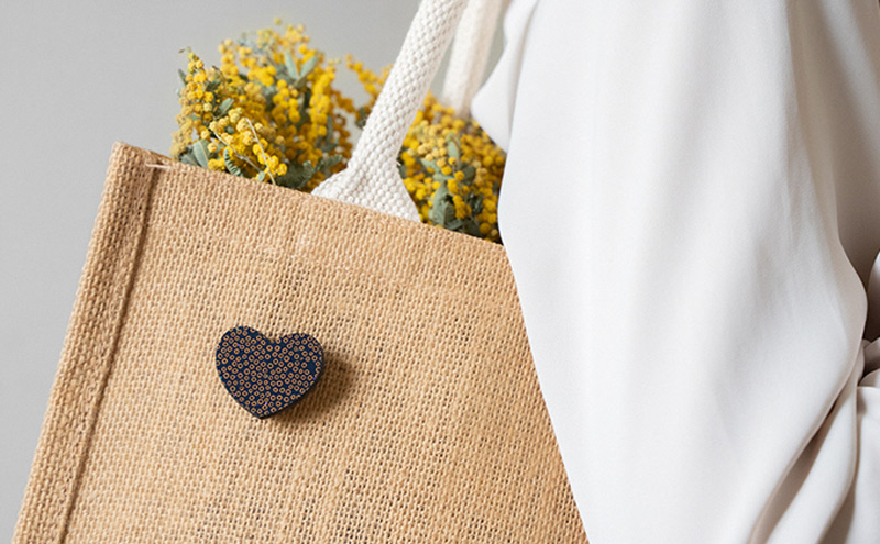 津軽塗 「ちょっぴりアツイ…」ブローチ No.5 