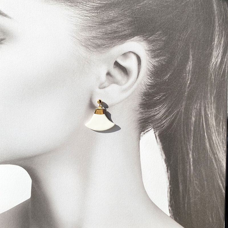 茅ヶ崎市 湘南 陶磁器 ピアス 上品 かわいい レディース ギフト プレゼント 誕生日 母の日 お祝い サマーギフト ゴールド 金 アート アクセサリー Artopus.SHONAN ピアス 富士 ホワイト