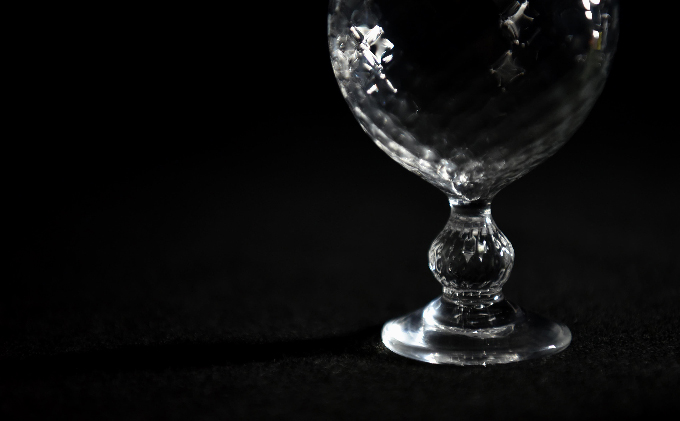 パイナップル柄ワイングラス（1脚）〈ガラス パイナップル柄ワイングラス ワイングラス コップ グラス 工芸品 食器 日用品 〉 