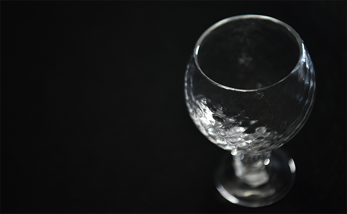 パイナップル柄ワイングラス（1脚）〈ガラス パイナップル柄ワイングラス ワイングラス コップ グラス 工芸品 食器 日用品 〉 