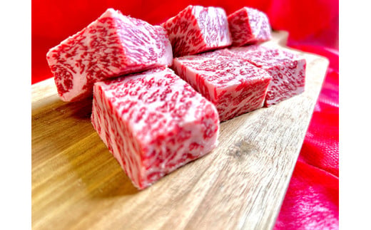 A5等級 未経産雌牛限定　近江牛サイコロステーキ　450g【FO24W】