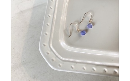 KBD-9-5　天然石のフックピアス タンザナイト アクセサリー おしゃれ ピアス 耳飾り ジュエリー シンプル カジュアル ラグジュアリー キラキラ かわいい きれい 茨城 鹿嶋市