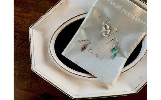 KBD-9-2　天然石のフックピアス グリーンオニキス（グリーン）アクセサリー おしゃれ ピアス 耳飾り ジュエリー シンプル カジュアル ラグジュアリー キラキラ かわいい きれい 茨城 鹿嶋市