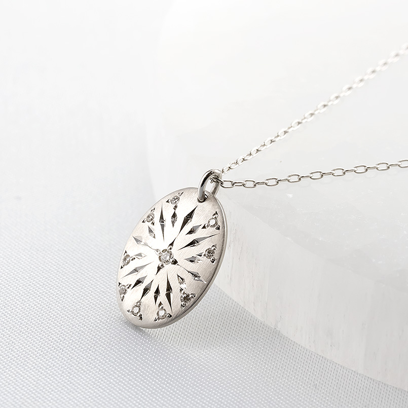 プラチナ ペンダントトップ ダイヤモンドプレート 手彫り 楕円