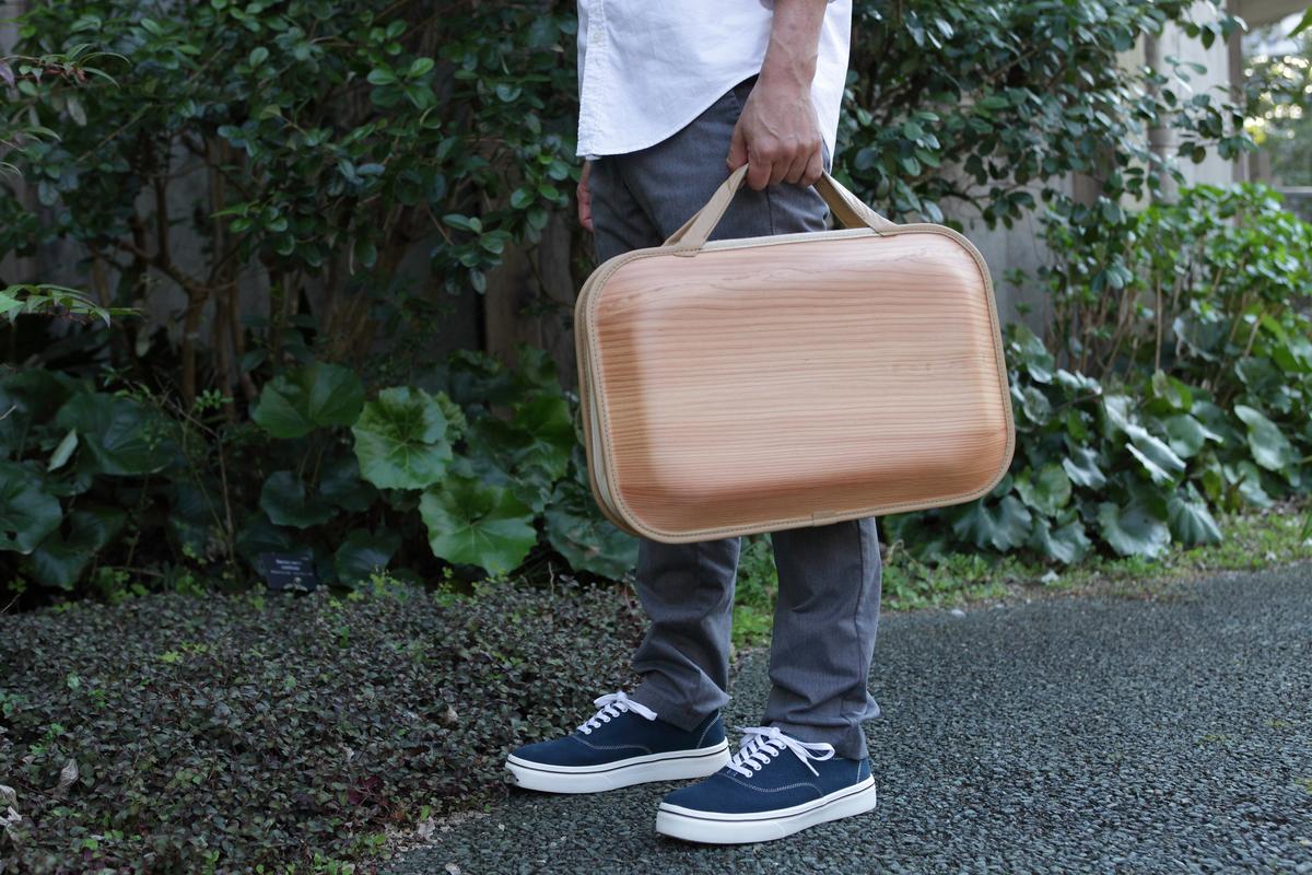 木製バッグ 【monacca-bag/Roots Naturalプレーン（B4サイズ対応）】 ビジネスバッグ 木製ビジネスバッグ 鞄 カバン バッグ 木のかばん メンズ レディース ファッション 木製 木の プレゼント 贈り物 父の日 母の日 敬老の日 個性的 杉 間伐材  高知県 馬路村