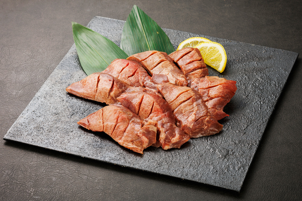 宮城県富谷市のふるさと納税 仙台名物 味の牛たん喜助×内ケ崎酒造店 職人仕込牛たん＆鳳陽清酒セット (牛タン 塩 しお 地酒 日本酒 肉 老舗 専門店 きすけ) [0308]