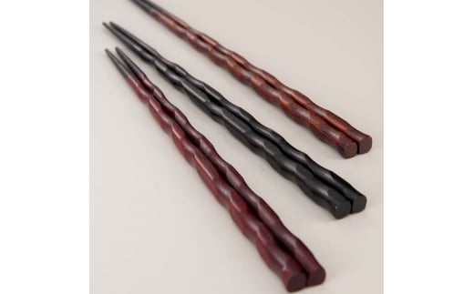 山中塗 国産箸 伝統工芸士 久保出章二作 欅 螺旋箸 焦茶摺 スベリ止付 化粧箱入 23cm お箸 天然木 箸 父の日  敬老の日 お祝い  伝統工芸 工芸品 日本製 復興 震災 コロナ 能登半島地震復興支援 北陸新幹線 F6P-0085