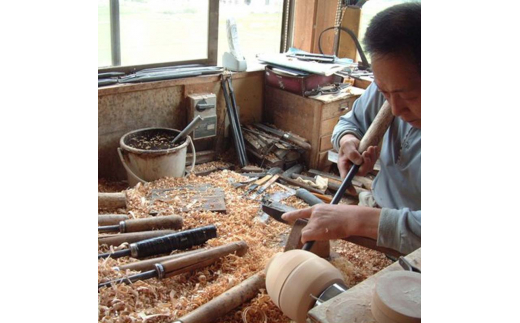 山中塗 嘉匠菴 欅 2.2 三日月 黒摺 渕銀 化粧箱入り 天然木 木製 ぐい呑み 三日月 酒器 漆器 父の日  敬老の日 ギフト 伝統工芸 工芸品 国産 日本製 復興 震災 コロナ 能登半島地震復興支援 北陸新幹線 F6P-0186