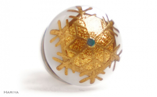 玉雪蒔絵 白蝶貝ピンブローチ 桐箱付き 蒔絵 漆 白蝶貝 雪 冬 ハンドメイド ピンブローチ アクセサリー ギフト 伝統工芸 工芸品 国産 日本製 復興 震災 コロナ 能登半島地震復興支援 北陸新幹線 F6P-1698