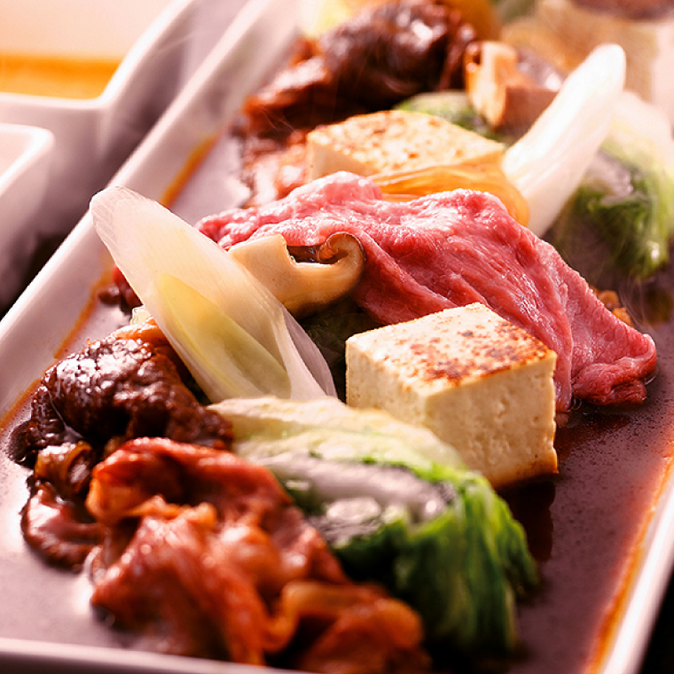 茨城県が誇る銘柄牛 常陸牛 もも肉(すき焼き用) 肉質4～5等級 約900g(5～6人前)【茨城県共通返礼品】(BZ002)