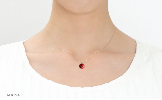 ペンダント Nanahoshi 赤 てんとう虫 白蝶貝 蒔絵 漆 ハンドメイド アクセサリー ギフト 伝統工芸 工芸品 国産 日本製 復興 震災 コロナ 能登半島地震復興支援 北陸新幹線 F6P-0833