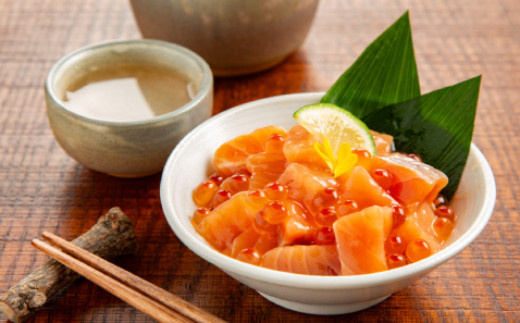 24-123 【年内配送12月15日入金まで】鮭親子漬けセット(8個) within2025