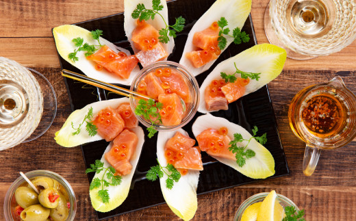 24-123 【年内配送12月15日入金まで】鮭親子漬けセット(8個) within2025