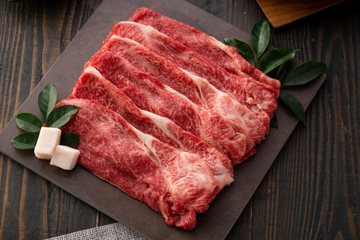 【年内発送】【４等級以上の未経産牝牛限定】近江牛カタ・バラすき焼き【 600g】【AF07W】