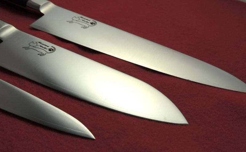 包丁 ふるさと納税専用「豆ねこ包丁」3本セット（牛刀、三徳、ペティ） セット ステンレス 牛刀 三徳 ペティ キッチン用品 日用品 耐久性 鳩山町 埼玉県 