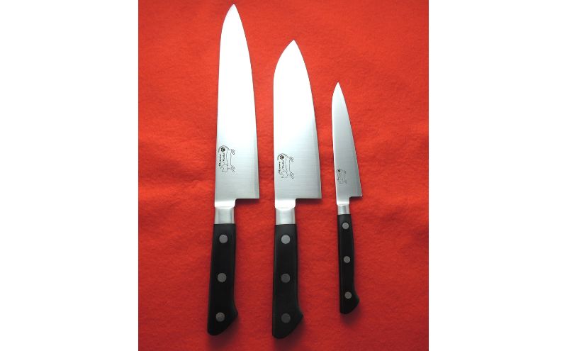 包丁 ふるさと納税専用「豆ねこ包丁」3本セット（牛刀、三徳、ペティ） セット ステンレス 牛刀 三徳 ペティ キッチン用品 日用品 耐久性 鳩山町 埼玉県 
