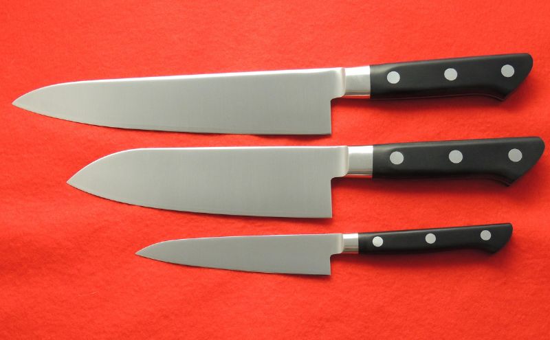 包丁 ふるさと納税専用「豆ねこ包丁」3本セット（牛刀、三徳、ペティ） セット ステンレス 牛刀 三徳 ペティ キッチン用品 日用品 耐久性 鳩山町 埼玉県 