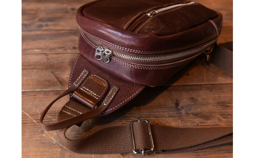 ハンドメイド　レザーワンショルダーバッグ・名入れ可能　【CC06W】
