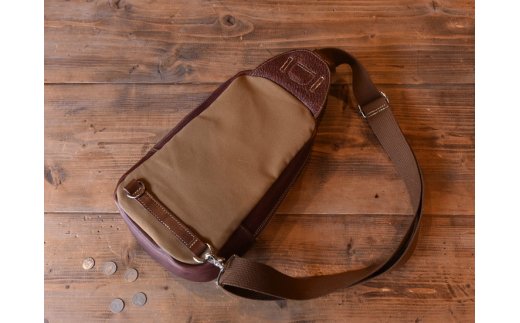 ハンドメイド　レザーワンショルダーバッグ・名入れ可能　【CC06W】
