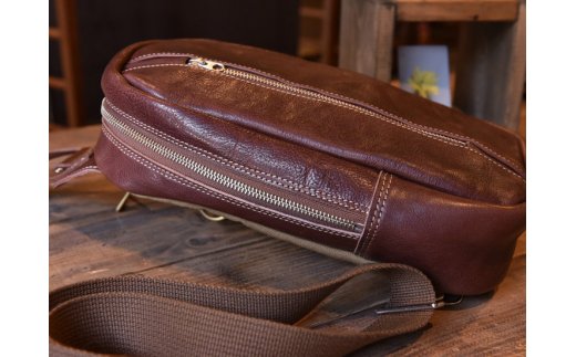 ハンドメイド　レザーワンショルダーバッグ・名入れ可能　【CC06W】
