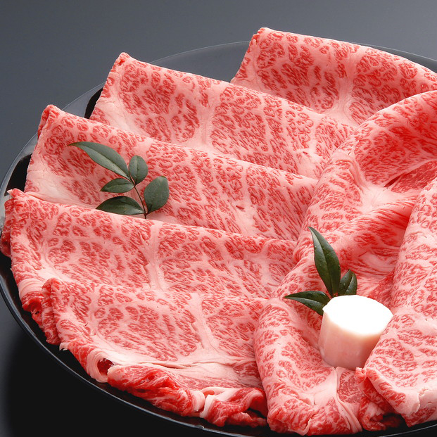 【４等級以上の未経産牝牛限定】近江牛肩ロースすき焼き【500g】【AF03W】