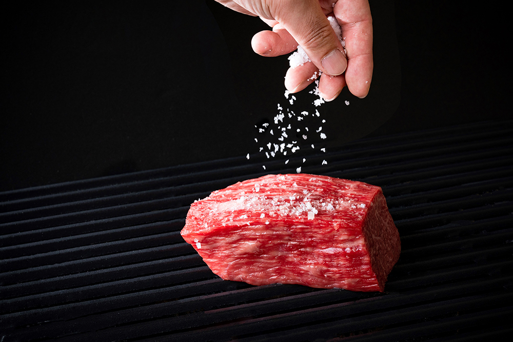 【カネ吉山本】近江牛　ローストビーフスライス300gローストビーフソース【Y156W】