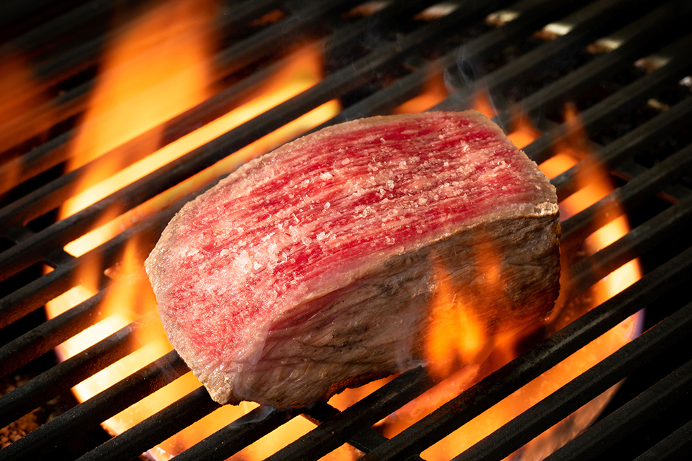 【カネ吉山本】近江牛　ローストビーフスライス300gローストビーフソース【Y156W】