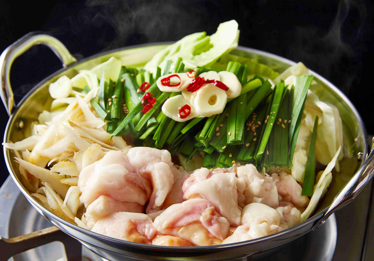 数量限定近江牛ホルモン　ホルモン屋が作った本気のもつ鍋セット　1回分　2～3人前　【FO28W】