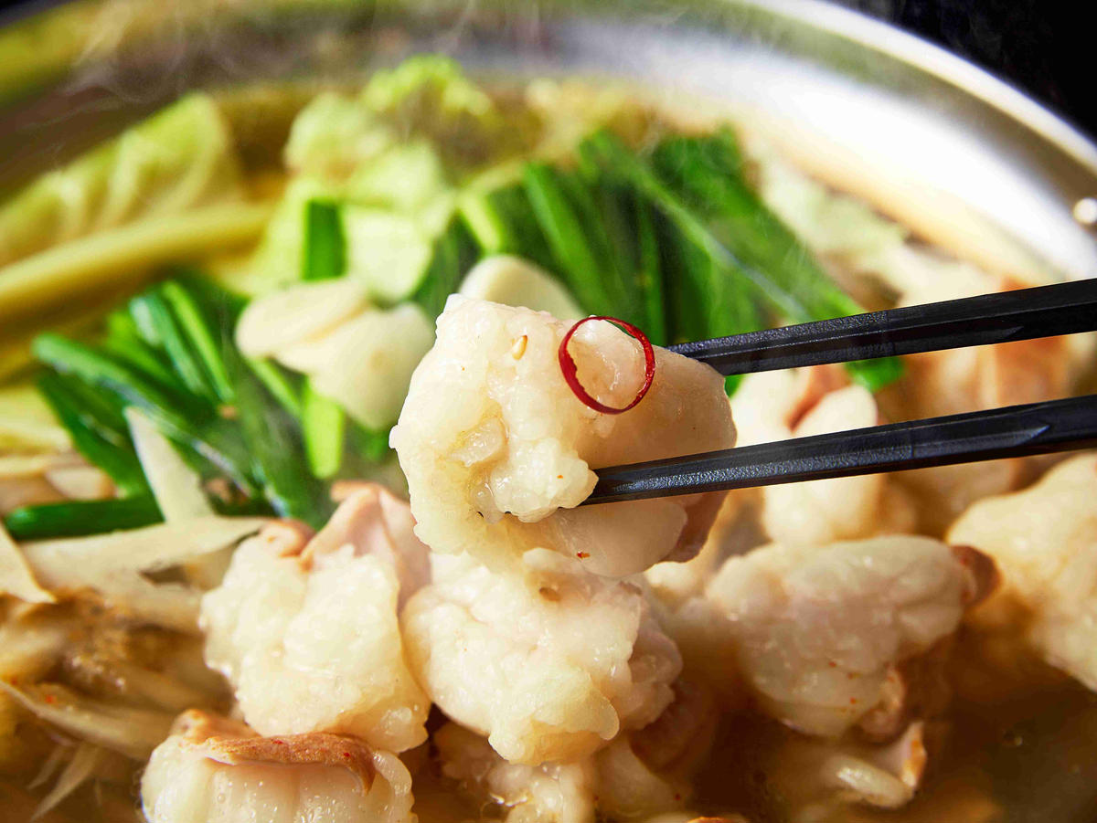 数量限定近江牛ホルモン　ホルモン屋が作った本気のもつ鍋セット　1回分　2～3人前　【FO28W】