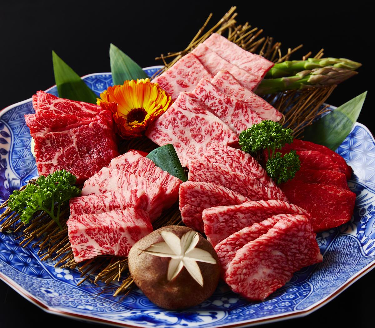 A5等級未経産雌牛　特選近江牛おすすめ部位　焼肉3種盛り　600ｇ【FO30W】