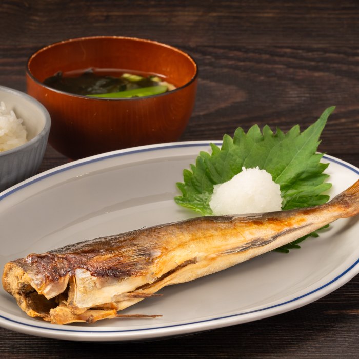 11-179 【年内配送12月15日入金まで】【訳アリ】不ぞろい　糠ほっけ10本セット within2025