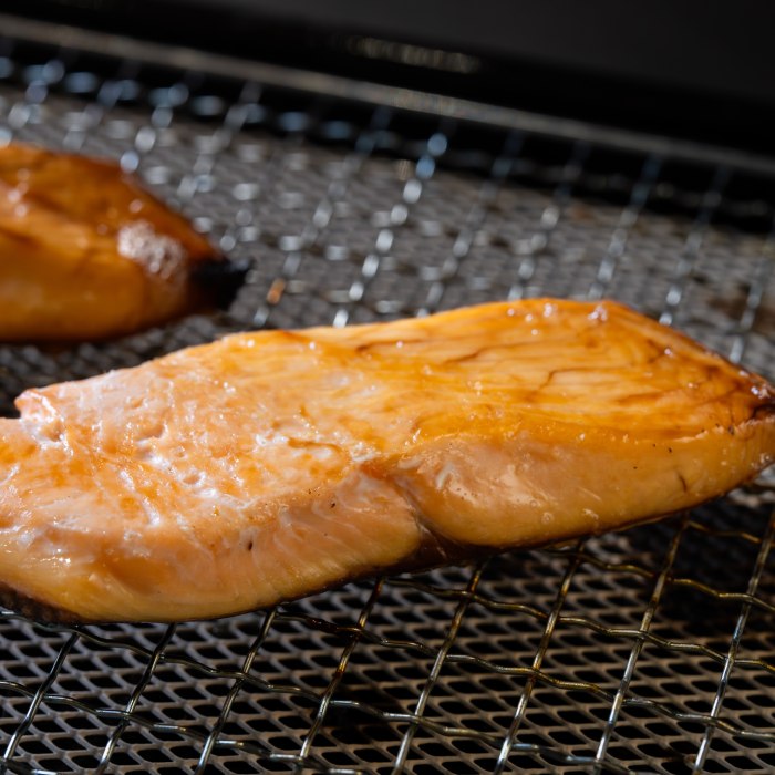 12-199 塩桜ます切身　たっぷり1kg