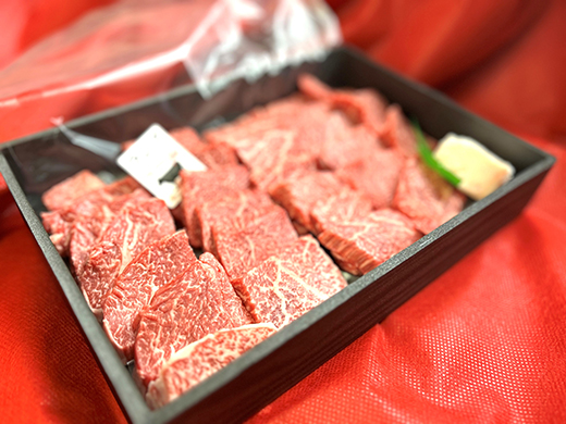 A5等級未経産雌牛　特撰近江牛 赤身 焼肉 500g 折箱入り ギフト【FO40W】