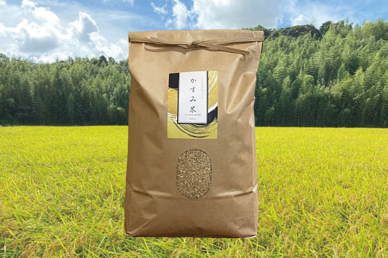【茨城県共通返礼品・潮来市産】【先行予約】令和7年産新米 栽培期間出来るだけ農薬を減らして作る「かすみ米」（コシヒカリ）玄米5kg 【げんまい 減農薬 こしひかり おいしい おこめ 安心 安全 健康】（KBE-108）