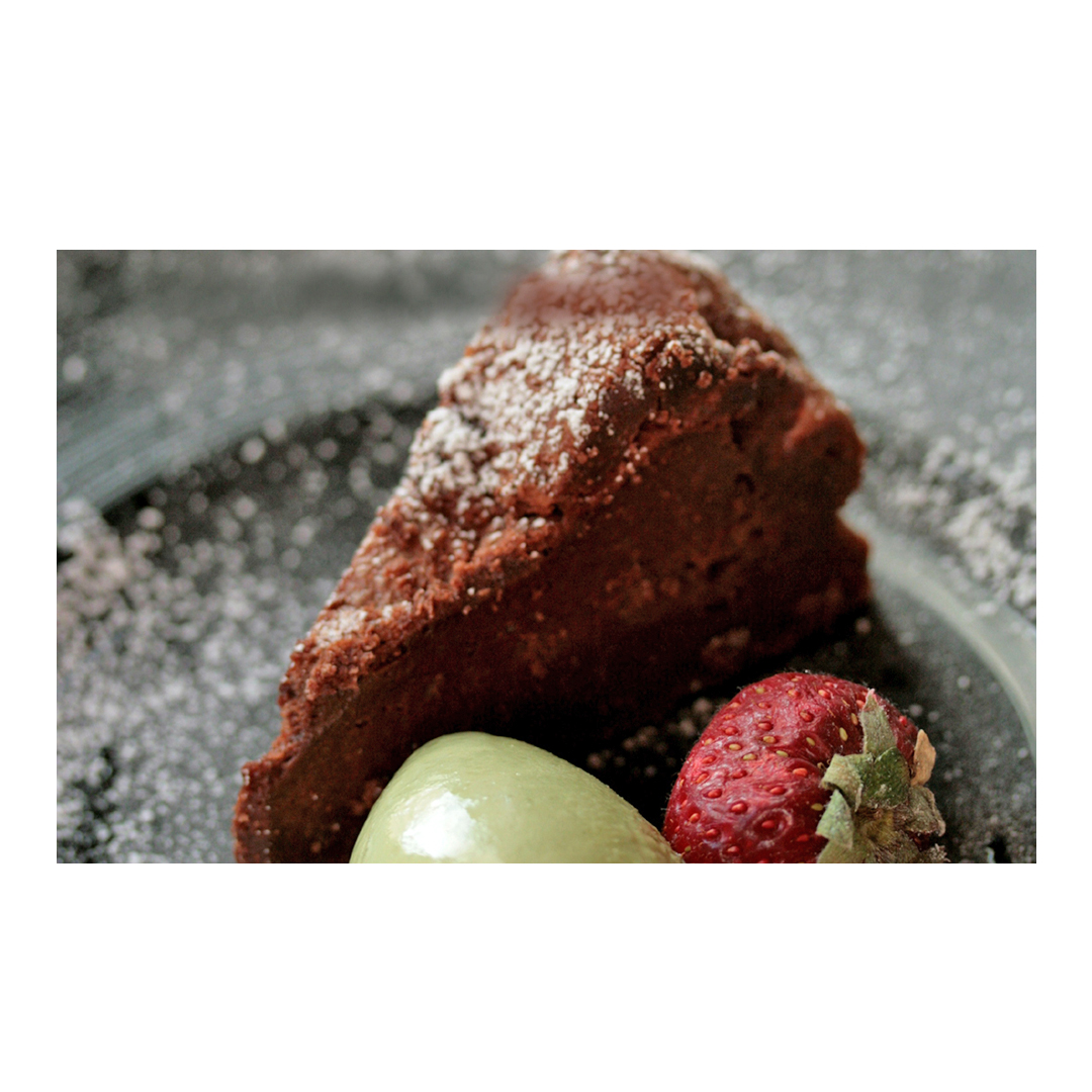 茨城県筑西市のふるさと納税 スイーツコンテスト 日本一 シェフ の「 とろける 生 ガトーショコラ 」 5号 手作り ケーキ チョコ チョコレート ショコラ 誕生日 バースデーケーキ 誕生日ケーキ クリスマス クリスマスケーキ [CF016ci]