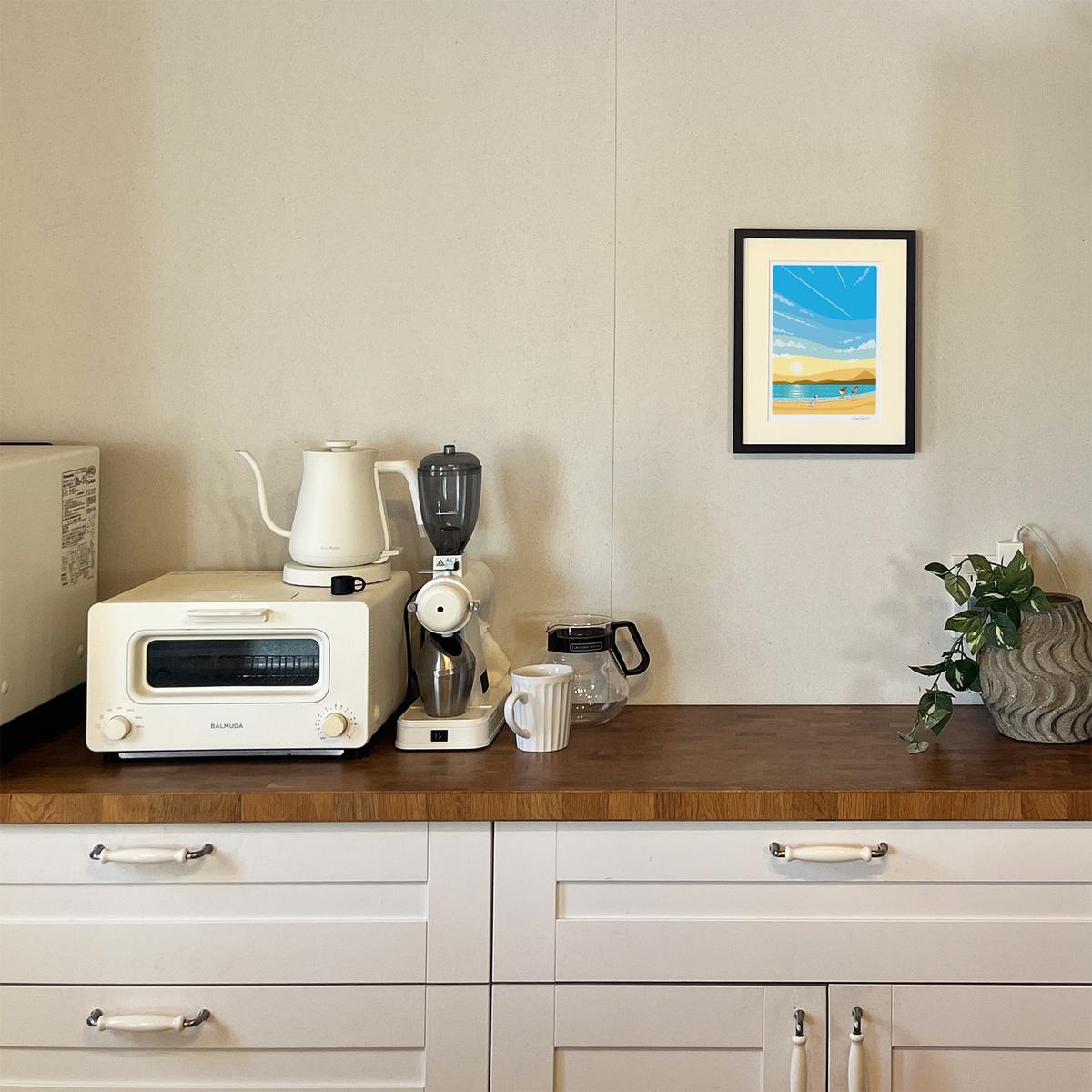 湘南・茅ヶ崎で描く、海を感じるイラストアート 『 湘南ランドスケープ02：ひこうき雲 』 ジークレーアートフレーム （小） /絵画　風景　版画