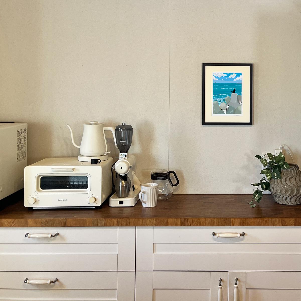 湘南・茅ヶ崎で描く、海を感じるイラストアート 『 湘南ランドスケープ10：午後の集会、俺たちの海 』 ジークレーアートフレーム （小） /絵画　風景　版画