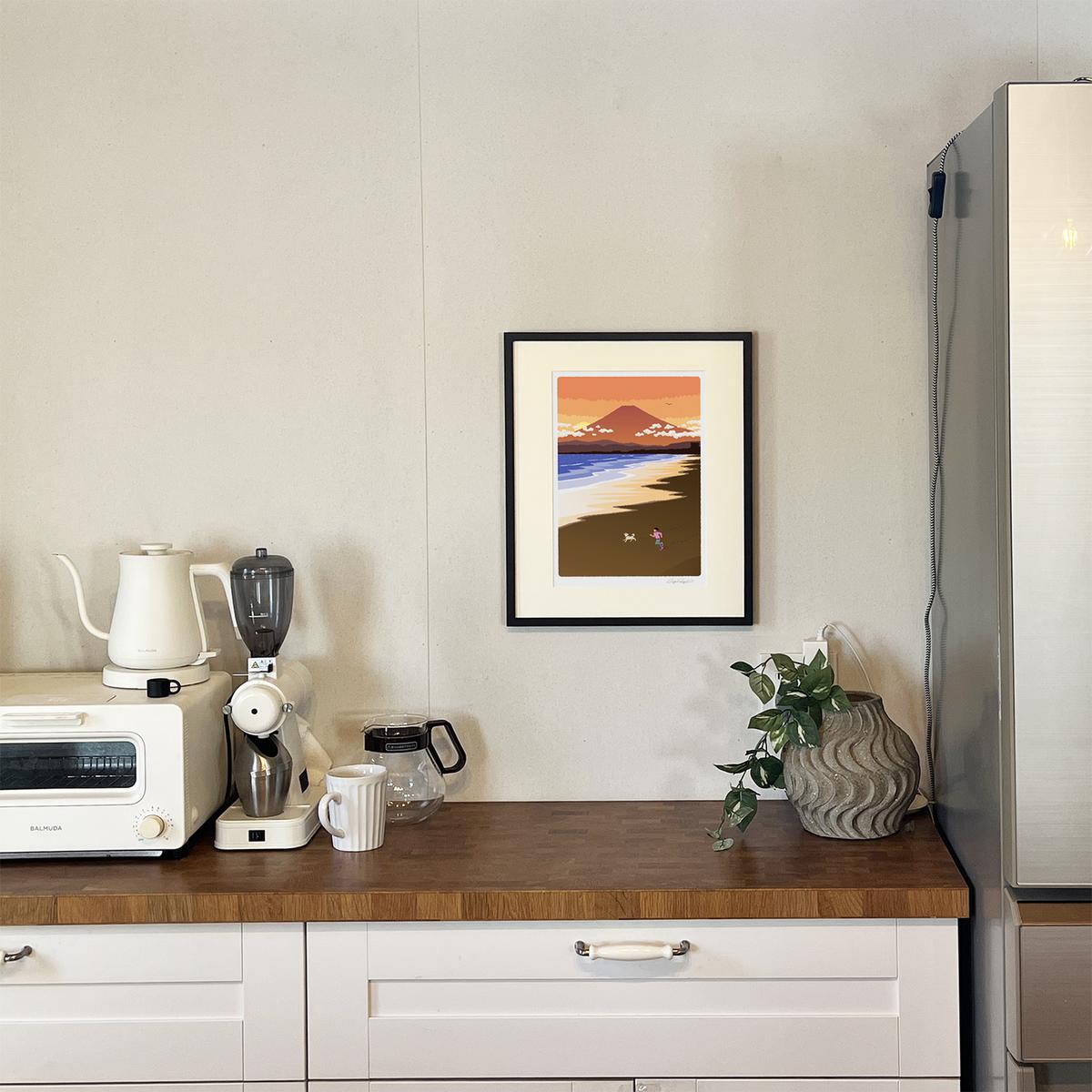 湘南・茅ヶ崎で描く、海を感じるイラストアート 『 湘南ランドスケープ11：湘南の富士と夕焼けの軌跡 』 ジークレーアートフレーム （大） /絵画　風景　版画