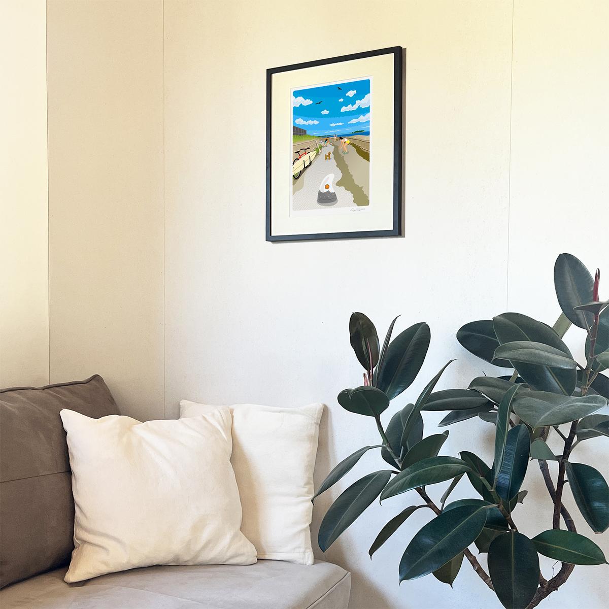 湘南・茅ヶ崎で描く、海を感じるイラストアート 『 湘南ランドスケープ12：茅ヶ崎から江ノ島へ、湘南サイクリングロード 』 ジークレーアートフレーム （大） /絵画　風景　版画