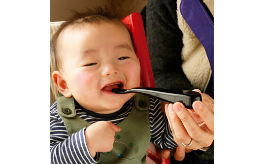 【CF-R5cbs】YKS006　山のくじら舎 おやこさじ(真塗うるし) 木製 ベビースプーン 赤ちゃん 幼児 ファーストスプーン 離乳食 ギフト 包装 ラッピング プレゼント 贈り物 贈答 出産祝い 誕生日祝い のし 熨斗対応 高知県産